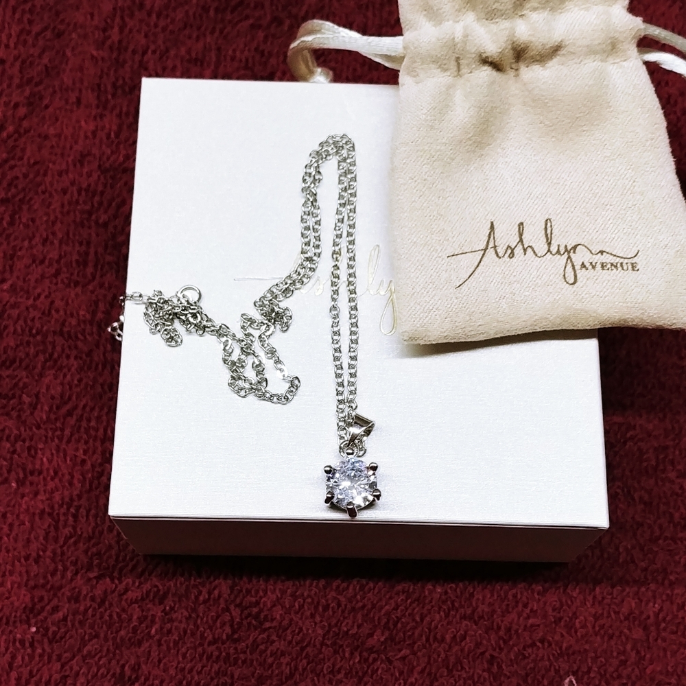 Ashlynn avenue pendant